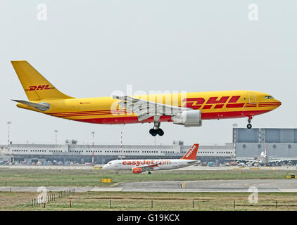 DHL Airbus A300 a Milano - Malpensa Foto Stock