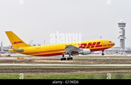 DHL Airbus A300 a Milano - Malpensa Foto Stock