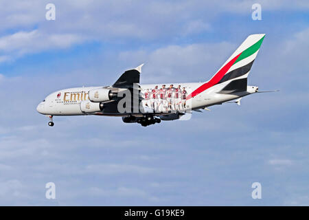 A6-EET Emirates Airways Airbus A380 a Milano Malpensa Foto Stock