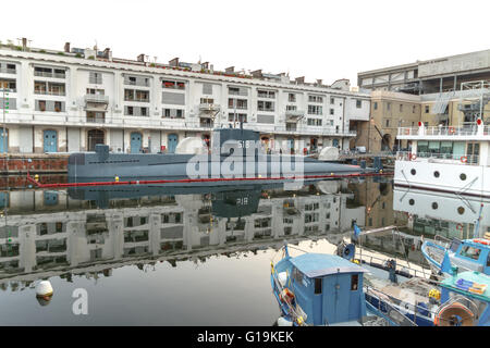 Il sottomarino Nazario Sauro di Genova il primo museo navale in Italia che può essere visitato in acqua. Foto Stock