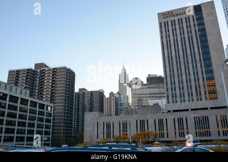 Università di passo, Manhattan, New York, New York, Stati Uniti d'America Foto Stock