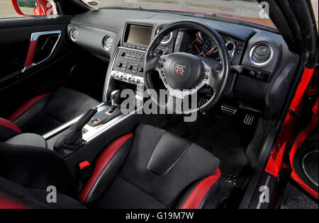 2009 Nissan GT-R R35 costruiti a mano supercar giapponese interno Foto Stock