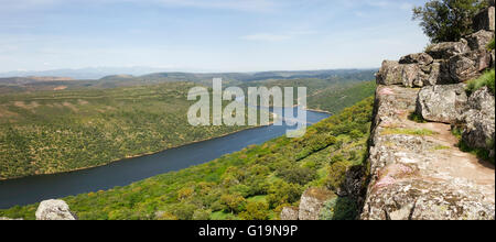 Vista dalla rovina il castello di Monfragüe, Monfrague National Park, Caceres Estremadura, Spagna Foto Stock