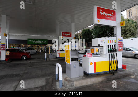 Distributore di benzina Shell Foto Stock