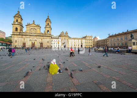 Bogotà, Colombia - 21 aprile: attività nella Plaza de Bolivar nel centro di Bogotà, Colombia il 21 aprile 2016 Foto Stock