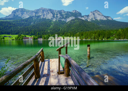 Incredibile estiva soleggiata giornata sul lago Hintersee nelle Alpi austriache, l'Europa. Foto Stock