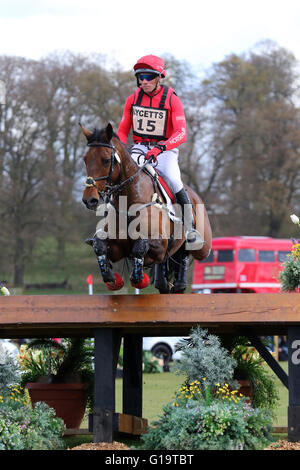 Paolo Tapner (Australia) Vanir Kamira riding Cross Country al Belton International Horse Trials, 17 aprile 2016 Foto Stock