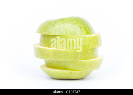 Fette di mela verde su sfondo bianco, stock photo Foto Stock