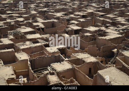 Case di fango, Al Ula, Arabia Saudita case nella città vecchia sono state costruite intorno ad un alta eminenza lontano da valli e inondazioni.it costruito in mattoni di fango. Foto Stock