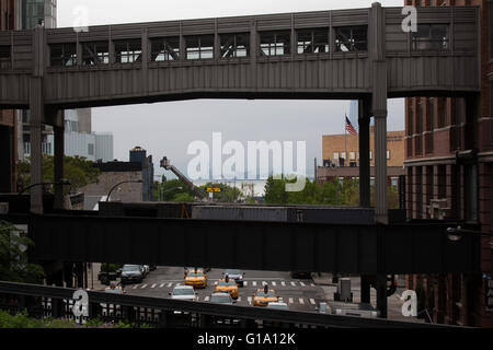 Vista della Statua della Libertà dalla linea alta nella città di New York, Stati Uniti d'America. Foto Stock