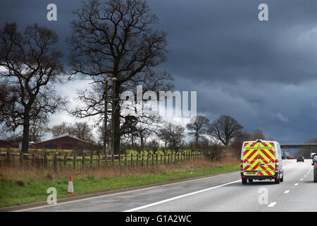 Autostrada veicolo di manutenzione sulla M6 vicino a Penrith, Inghilterra, Regno Unito. Foto Stock