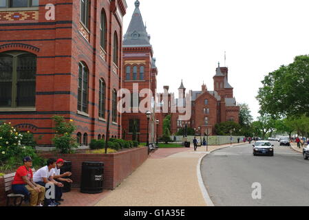 Vista sulla strada delle Arti e delle industrie edificio, Smithsonian Institution Foto Stock