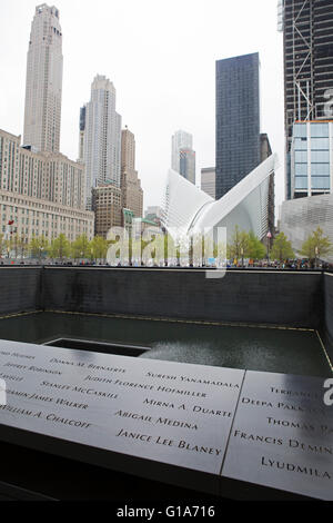 Il Nord Pool e occhio al National September 11 Memorial nella città di New York, Stati Uniti d'America. Foto Stock