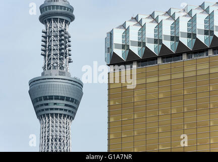 Tokyo Skytree Tower e Asahi Headquarters Building, Giappone Foto Stock