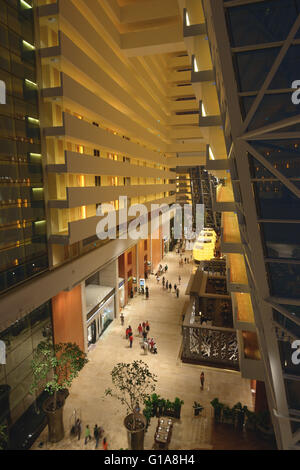 La lobby presso il Marina Bay sands hotel di Singapore Foto Stock