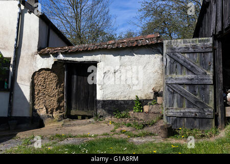 Parete di Cob,adobe, antico, antica, architettura, architettura, sfondo beige, bordo, marrone, edificio, argilla, cob constructio Foto Stock