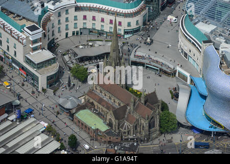 Una veduta aerea di St Martin in Bull Ring, l'originale chiesa parrocchiale di Birmingham Foto Stock