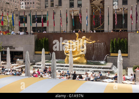 Il centro di Rock Cafe, il giardino estivo e Bar nel Rockefeller Center di New York City Foto Stock