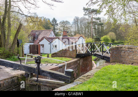 Dicks Lane serratura e cilindro serratura coperta keepers cottage in Stratford upon Avon Canal vicino Lapworth, Warwickshire, Inghilterra, Regno Unito Foto Stock