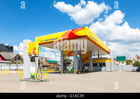 Rosneft gas station nel giorno d'estate. Rosneft è uno dei più grandi russo società di olio Foto Stock