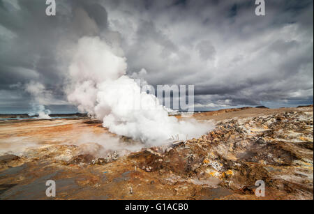 Attiva area geotermica situato sulla parte sud-ovest dell'Islanda. Foto Stock