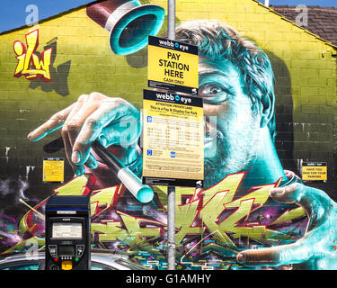 Occhio di parcheggio Parcheggio auto, ammende e regolamenti  Art Graffiti su Cookson Street car park pareti parte del Re-style Progetto di Blackpool, Lancashire, Regno Unito Foto Stock