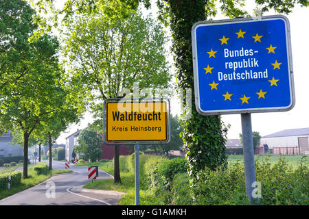 Segno al confine dei Paesi Bassi e la Germania nei pressi del villaggio Waldfeucht Foto Stock