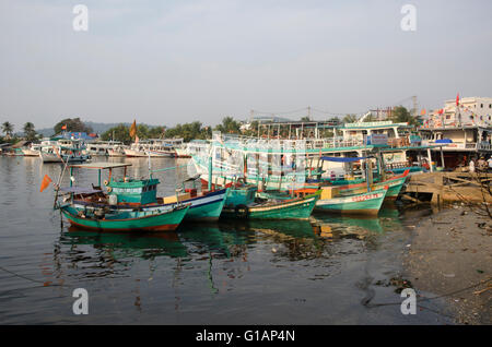 Barche da pesca Duong Dong, l'isola di Phu Quoc, Vietnam Foto Stock