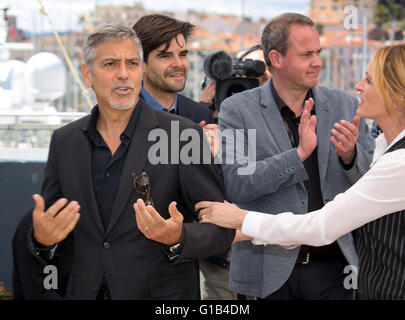 Gli attori George Clooney e Julia Roberts frequentare il photocall di denaro Monster durante la sessantanovesima annuale di Cannes Film Festival presso il Palais des Festivals a Cannes, Francia, il 11 maggio 2016. Foto: Hubert Boesl /dpa - nessun filo SERVICE - Foto Stock