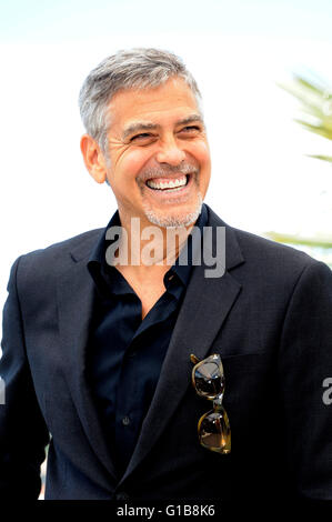 Cannes, Francia. Il 12 maggio 2016. George Clooney frequentando il Photocall per denaro MONSTER al Festival de Cannes 12 maggio 2016 Credit: Peter Phillips/Alamy Live News Foto Stock