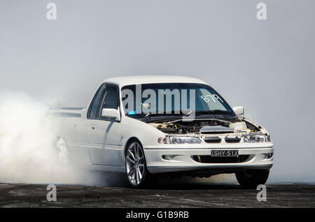 Sydney, Australia. 5 Ottobre, 2015. I driver forniti gli spettatori e giudici il loro miglior burnout durante il 2015 Burnout Maina concorrenza che ha avuto luogo presso la Western Sydney Dragway Internazionale (Sydney Dragway) Foto Stock