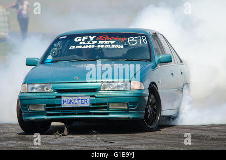 Sydney, Australia. 5 Ottobre, 2015. I driver forniti gli spettatori e giudici il loro miglior burnout durante il 2015 Burnout Maina concorrenza che ha avuto luogo presso la Western Sydney Dragway Internazionale (Sydney Dragway) Foto Stock