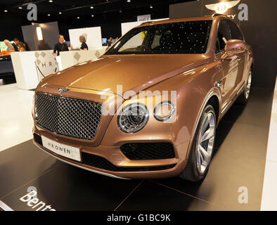 Una Bentley Bentayga in mostra statica al 2016 London Motor Show. Foto Stock