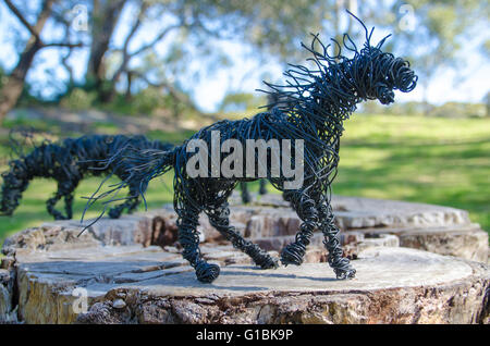 Sydney, Australia - 20 Luglio 2015: l'anno eseguire art exhibition, Porto scultura avviene in corrispondenza della tuga e Clarkes Point Reserve di Sydney. Questa mostra presenta una ampia varietà di opere e corre dal 30 luglio al 9 agosto. Foto Stock