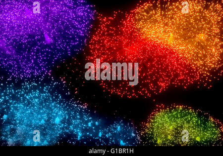 Grande nizza burst colorati di fuochi d'artificio in cielo scuro Foto Stock