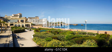 Vista del Casinò al Grande Plage, spiaggia di Biarritz. Aquitaine, paesi baschi francesi, Francia. Foto Stock