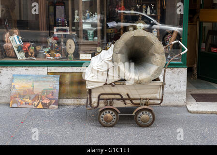 Gramaphone Vintage in carrozzina, Bratislava Foto Stock