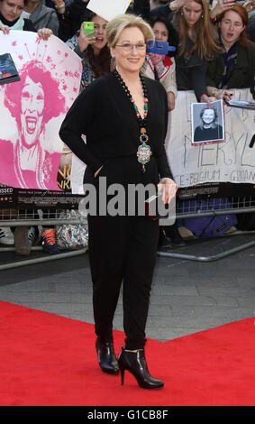 Aprile 12, 2016 - Meryl Streep frequentando Florence Foster Jenkins UK Premiere di Odeon Leicester Square a Londra, Regno Unito. Foto Stock