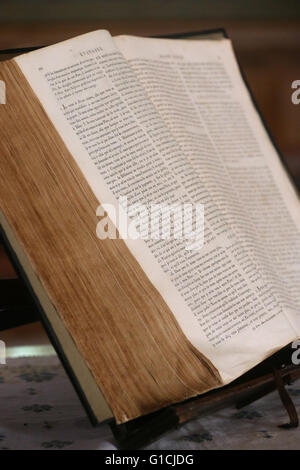 Carouge tempio protestante. Vecchia bibbia. Ginevra. La Svizzera. Foto Stock