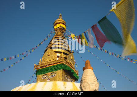 Swayambhunath temple a Kathmandu, noto anche come il tempio delle scimmie Foto Stock
