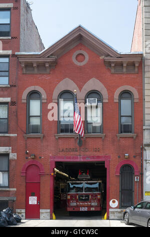 NYFD scaletta di Brooklyn Co. 122, 11th Street, Brooklyn, New York, Stati Uniti d'America Foto Stock