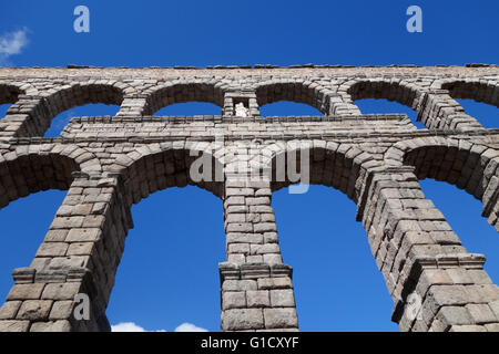 Il famoso acquedotto romano di Segovia Spagna Foto Stock