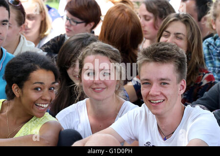 Taize comunità ecumenica. Giovani pellegrini. Taize. La Francia. Foto Stock