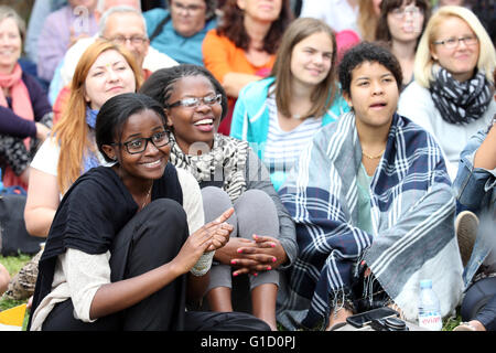 Taize comunità ecumenica. Giovani pellegrini. Taize. La Francia. Foto Stock