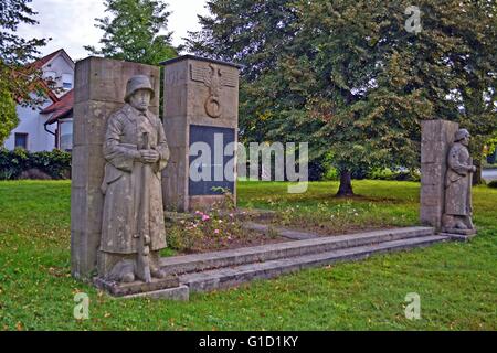 Mondo tedesco War Memorial, eretta 1935, nella Saar. Vista da sinistra. Foto Stock