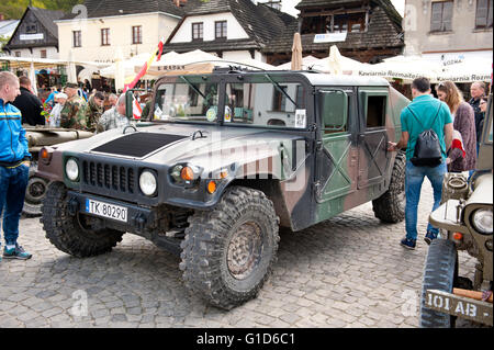 Willys al Rally VI veicoli militari dalla II guerra mondiale in Kazimierz Dolny, esercito di antiquariato auto manifestazione presso la piazza del mercato, Polonia. Foto Stock