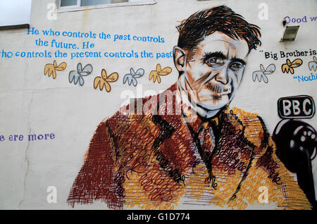 George Orwell autore murale Southwold, Suffolk, Inghilterra, Regno Unito da Charles Uzzell Edwards Foto Stock