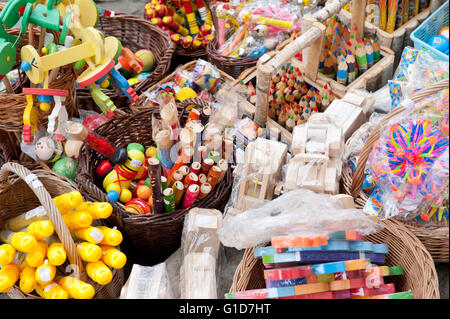 Cestini di vimini con negozio di souvenir al bazaar di Kazimierz Dolny, Polonia, Europa, bohemian viaggio turistico destinazione, visite turistiche Foto Stock