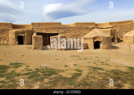 La ricostruzione di edifici, Los Millares preistorico insediamento Calcolitico sito archeologico, Almeria, Spagna Foto Stock