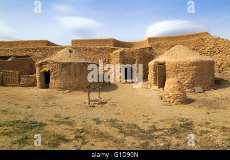 La ricostruzione di edifici, Los Millares preistorico insediamento Calcolitico sito archeologico, Almeria, Spagna Foto Stock